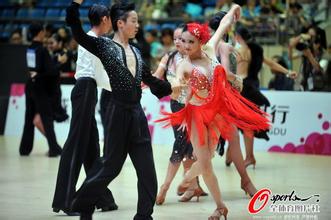 ��ô��ϴ�齫��Ƶ�����ܶ�ʢ��:����һ���й��˶�����Ӣ����˵��д...